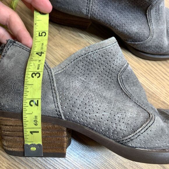 Born Boots Womens 7 M Ankle Bootie Beige Leather Distressed Back Zip F77060 - Picture 9 of 10